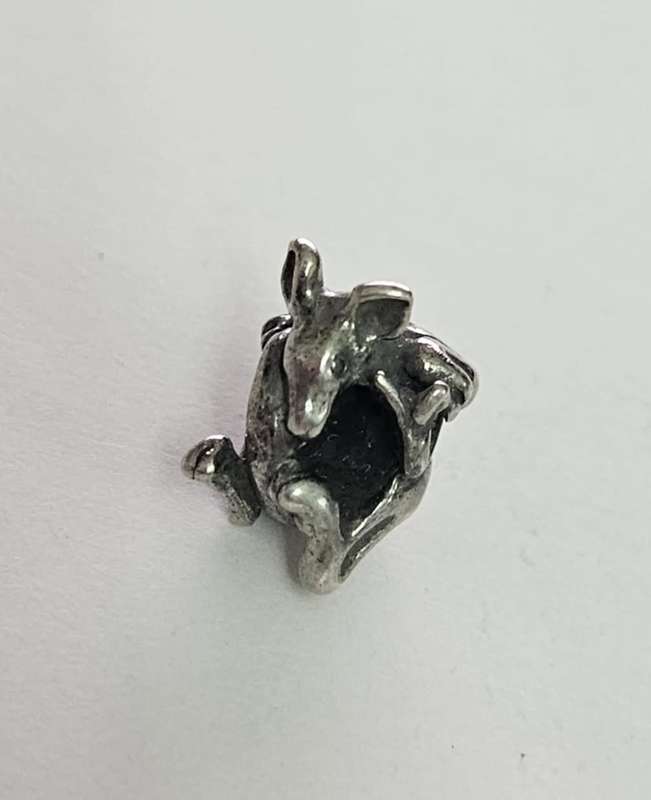 KANGAROO WITH JOEY TROLLBEAD - AUSTRALIA WORLD BEAD - RETIRED