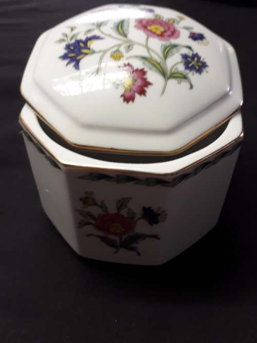 Mikasa Gresham Japan complete dinner set