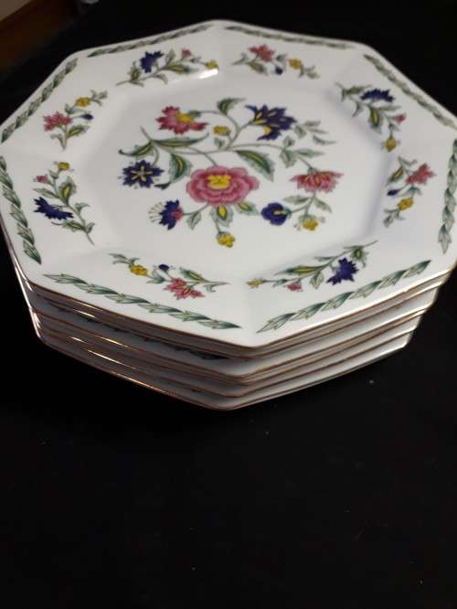 Mikasa Gresham Japan complete dinner set