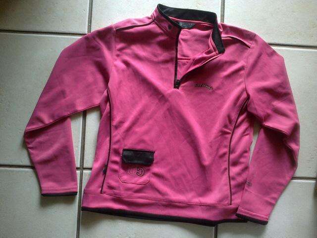 STUNNING!!!   LADIES TOP   (SIZE MEDIUM)