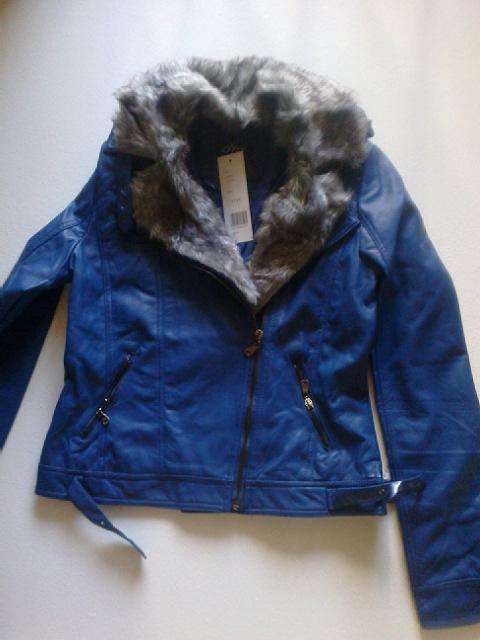 STUNNING!!!   LADIES LEATHER JACKET WITH DETACHABLE FUR COLLAR   (SIZE SMALL / MEDIUM / LARGE)