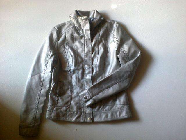 STUNNING!!!   LADIES SILVER LEATHER JACKET   (SIZE SMALL / MEDIUM / LARGE)