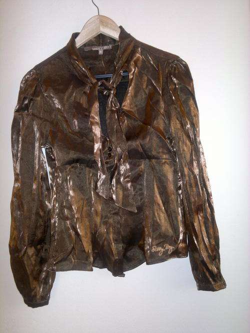 100% AUTHENTIC SISSY BOY GOLD SHIRT MEDIUM SIZE TO FIT SIZE 32 TO 34