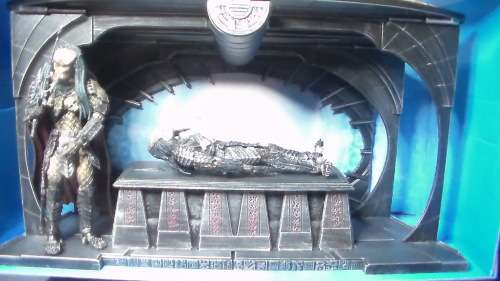 ALIEN vs. PREDATOR - BIRTH OF THE HYBRID CONT VERY GOOD++++