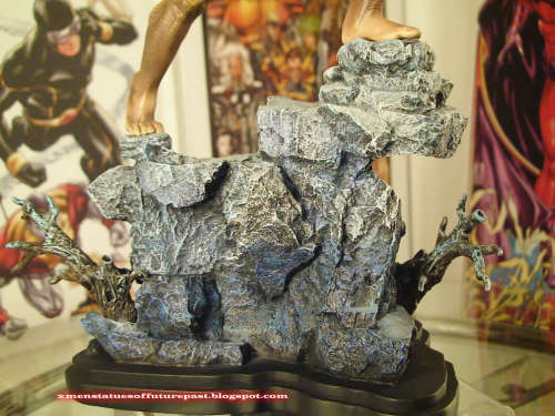 BOWEN: WEAPON X STATUE - MINT   VERY RARE ITEM!