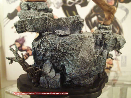 BOWEN: WEAPON X STATUE - MINT   VERY RARE ITEM!