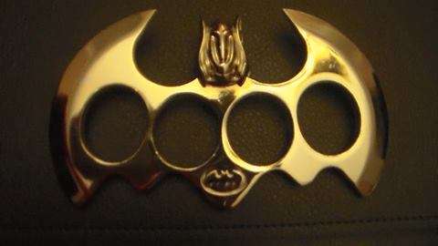 BATMAN KNUCKLE DUSTER (THIS IS NOT A TOY)