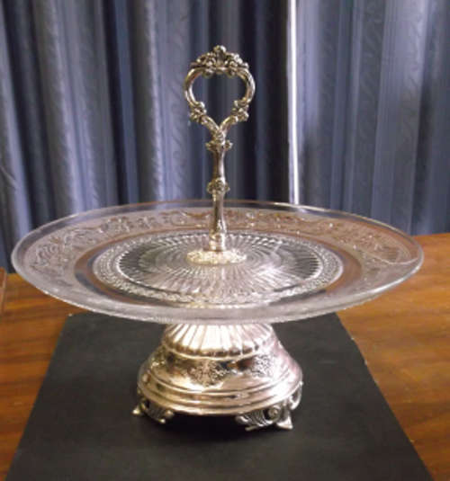 Stunning Glass Pedestal Cake Stand