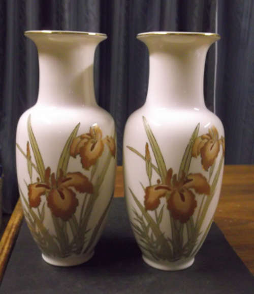 A Pair Of Stunning Japanese Made Vases