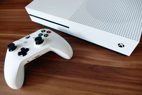 Xbox One S 1TB Console plus FREE vertical stand - Great condition