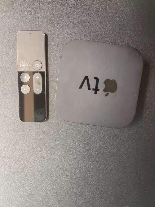 Apple TV 32gb HD with remote included - almost NEW!