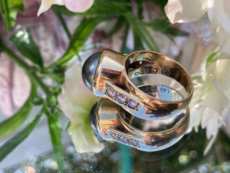 Black pearl ring