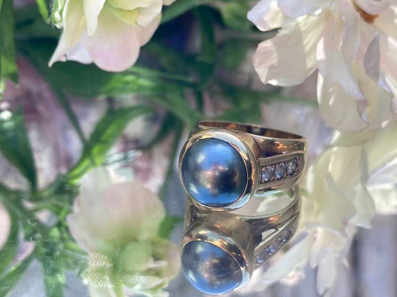 Black pearl ring
