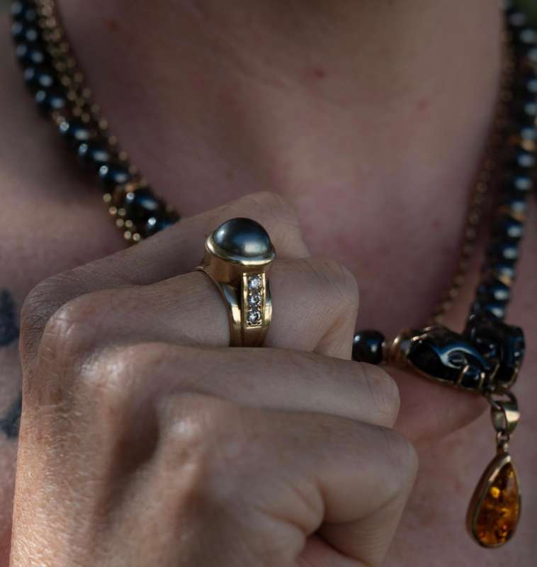 Black pearl ring