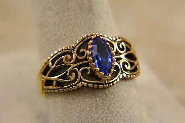 1CT SAPPHIRE SIMULATED RING,SZ5 Heirloom style scroll work