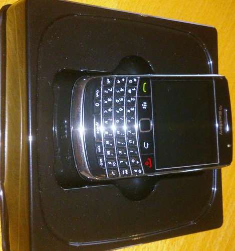 Blackberry 9700 *CRAZY R1 start* 2 free Pouches valued @ R129 each