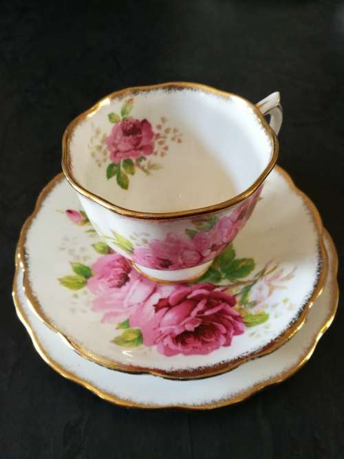 Royal Albert "American Beauty" Trio - set no1