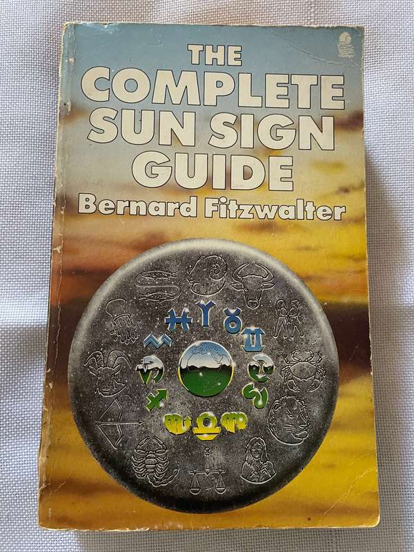 The Complete Sun Sign Guide - Bernard Fitzwalter