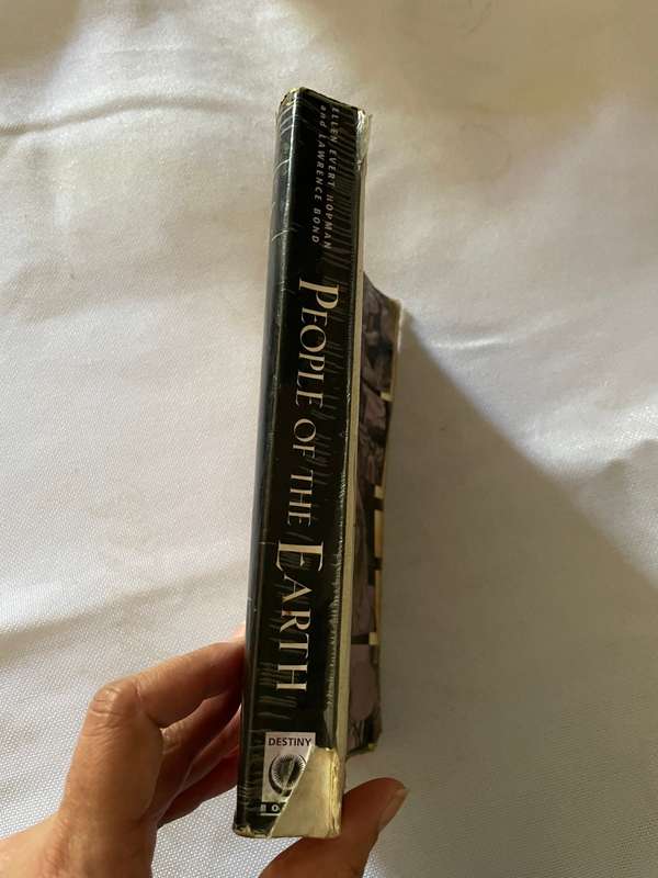People of the Earth - Ellen Evert Hopman & Lawrence Bond