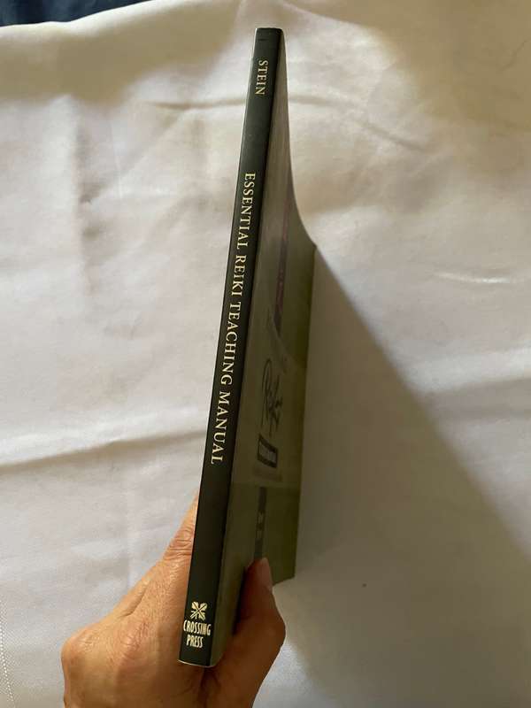 Essential Reiki Teaching Manual - Diane Stein
