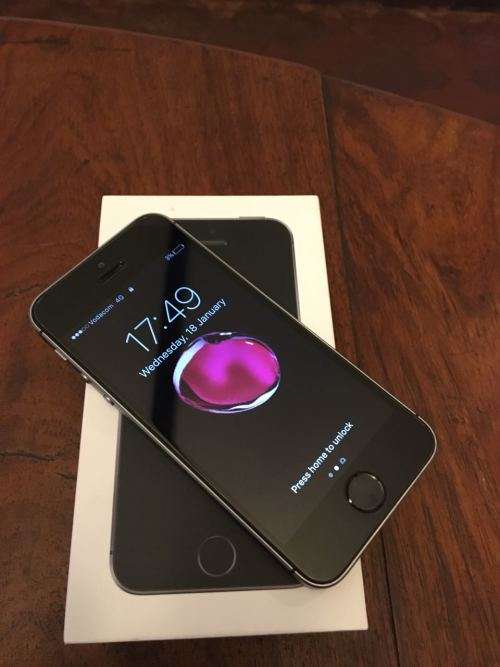 Apple iPhone SE 16GB Space Grey