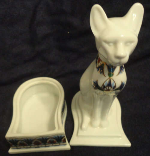 ELIZABETH ARDEN - 'Treasures of the Pharaohs'  Egyptian Cat Trinket Box