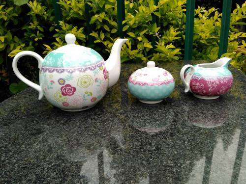 THREE PIECE TEA SET  - Tea Pot, Milk Jug and Sugar Bowl - [Patterned Porcelain]