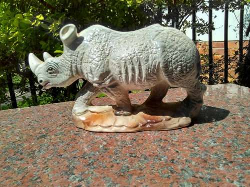 UNUSUAL RHINO ORNAMENT - Amazing texture