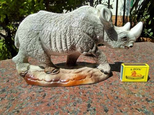 UNUSUAL RHINO ORNAMENT - Amazing texture