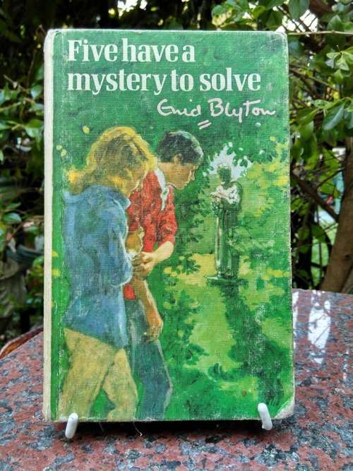 BLYTON, Enid - Five Have a Mystery to Solve - (Hardcover)