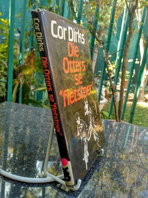 DIRKS, Cor - Die Otters se Fietstoer - 1ste uitgawe se 1st druk 1985 - (Hardeband in Stofomslag)