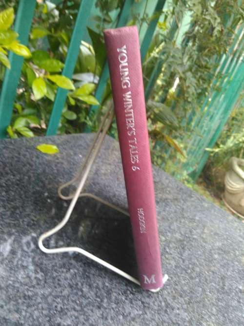 Hodgkin, M.R. (Editor) - Young Winter`s Tales 6 - (Hardcover in Wrapper)