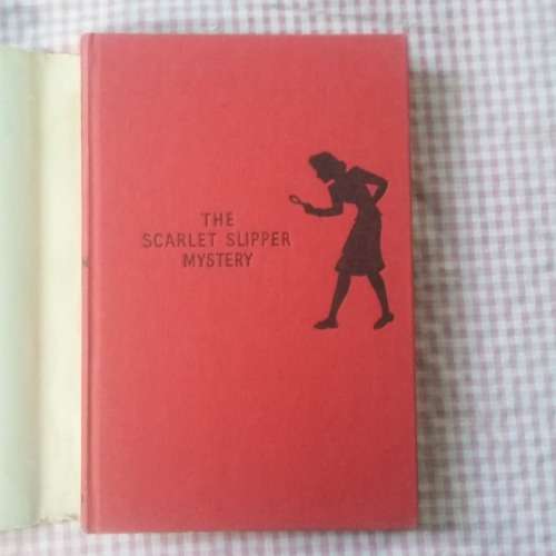 KEENE, Carolyn - The Scarlet Slipper Mystery - [Nancy Drew # 23 & 32] - (Hardcover in Wrapper)
