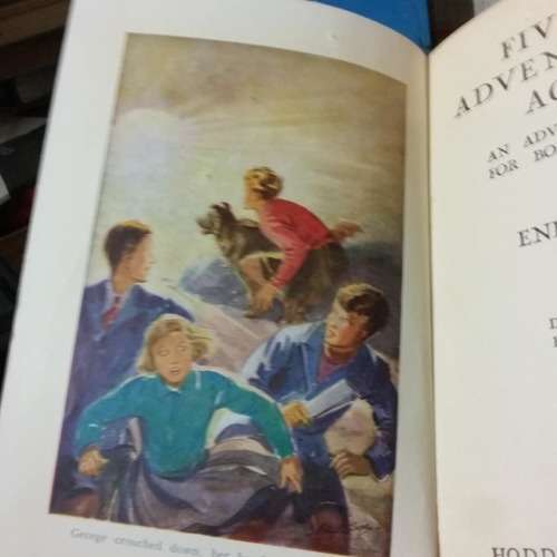 BLYTON, Enid - Five Go Adventuring Again - [Famous Five # 2] - (Hardcover)