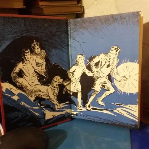 BLYTON, Enid - Five Go Adventuring Again - [Famous Five # 2] - (Hardcover)