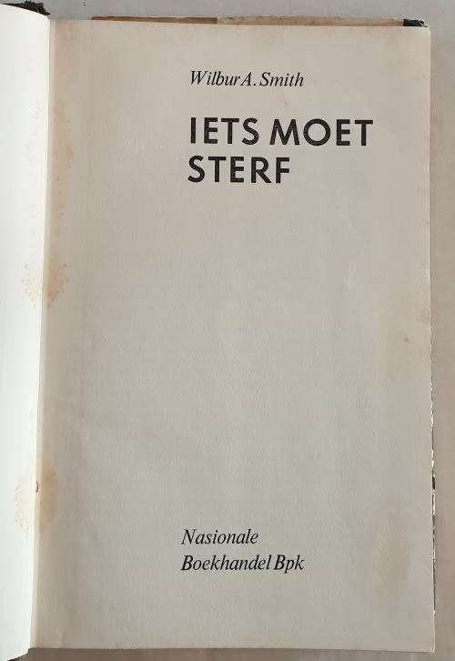 SMITH, Wilbur - Iets Moet Sterf - [Courtney reeks # 1] - (Mooi Hardeband)