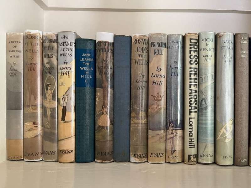 HILL, Lorna - Jane Leaves the Wells - [Sadler`s Wells # 5] - (First Edition Hardcover in Wrapper)