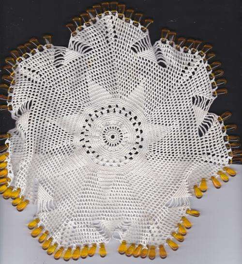OUMA SE MELK DOILY vir die vliege op die plaas - (Beaded with amber coloured teardrop beads)