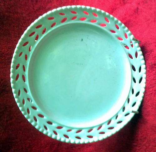 PERFORATED WHITE SMALL CAKE OR SIDE PLATE.