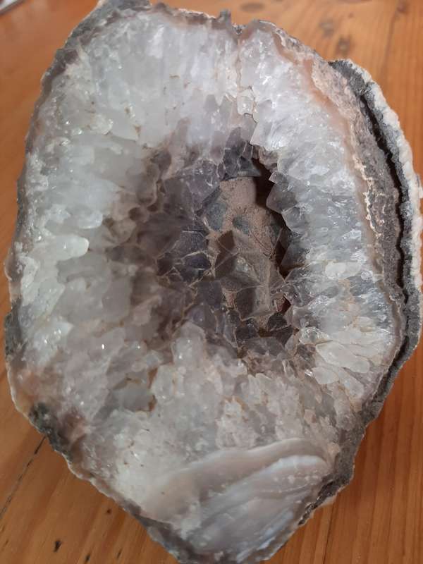 UNUSUAL QUARTZ GEODE WITH DOGTOOTH CRYSTALS