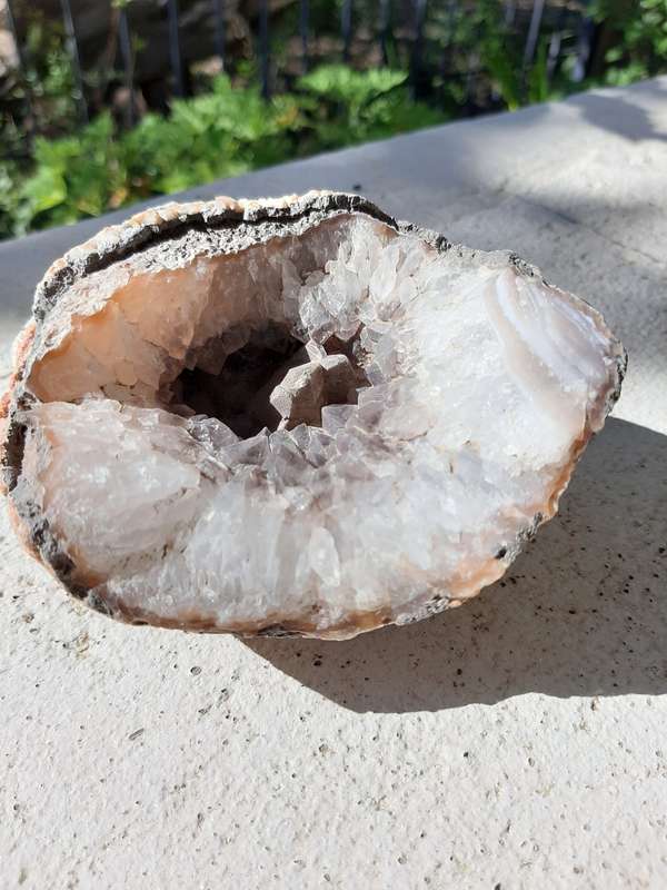 UNUSUAL QUARTZ GEODE WITH DOGTOOTH CRYSTALS