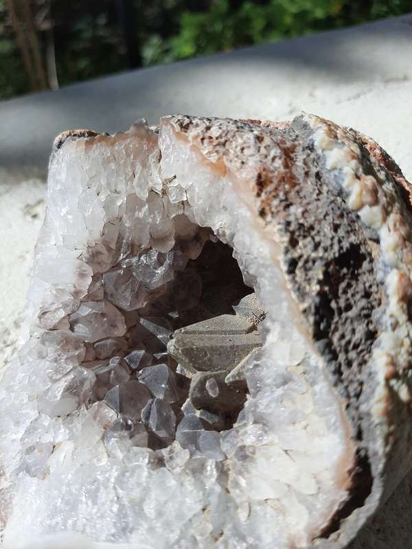 UNUSUAL QUARTZ GEODE WITH DOGTOOTH CRYSTALS
