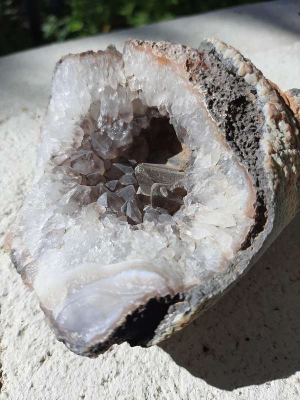 UNUSUAL QUARTZ GEODE WITH DOGTOOTH CRYSTALS