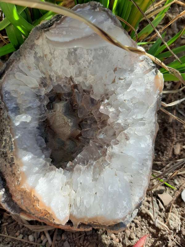 UNUSUAL QUARTZ GEODE WITH DOGTOOTH CRYSTALS