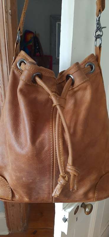 LEATHER DRAWSTRING HANDBAG
