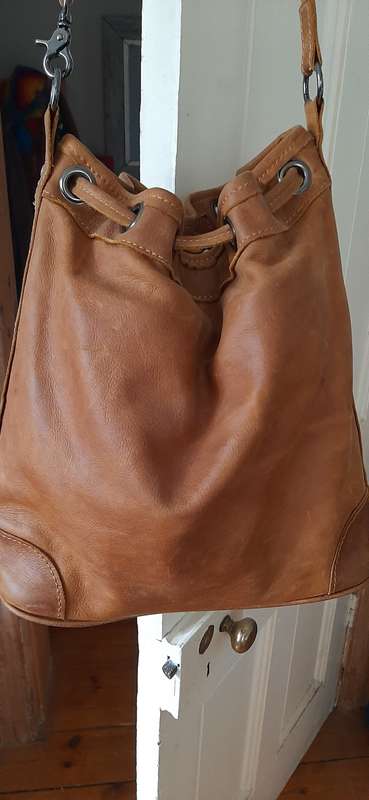 LEATHER DRAWSTRING HANDBAG