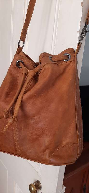 LEATHER DRAWSTRING HANDBAG