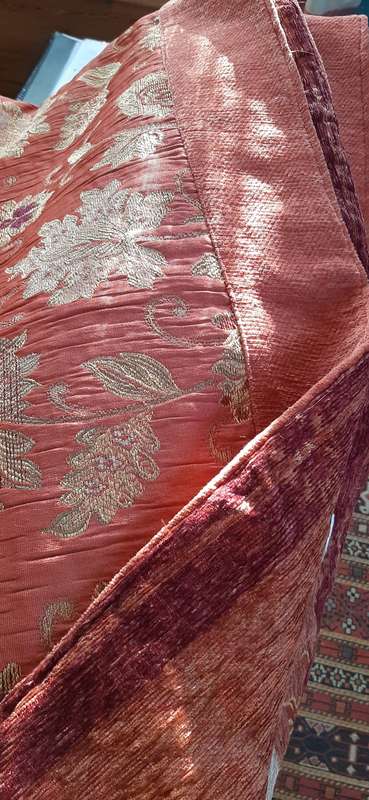 ZURICH THROW/TABLECLOTH EMBOSSED