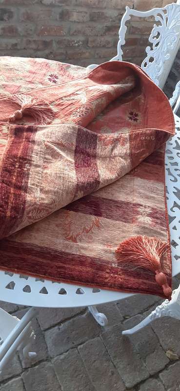 ZURICH THROW/TABLECLOTH EMBOSSED