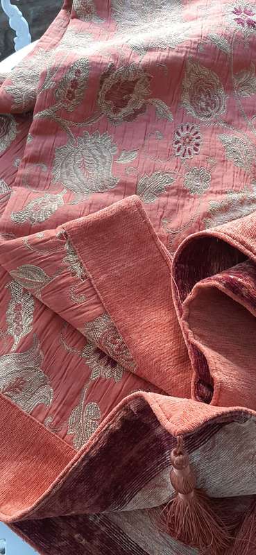 ZURICH THROW/TABLECLOTH EMBOSSED